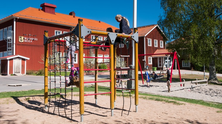 Foto på Siljansnäs skolas skolgård